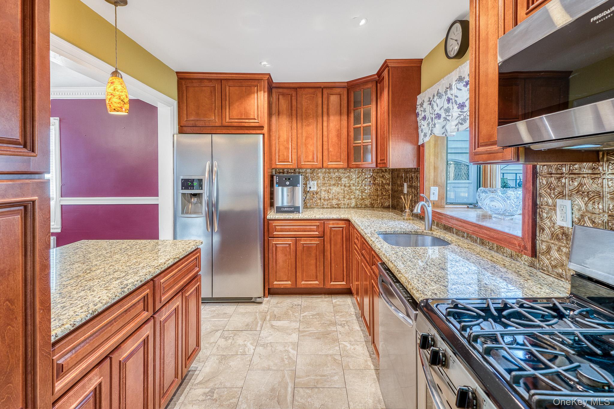 25 Greystone Road, Rockville Centre, NY 11570