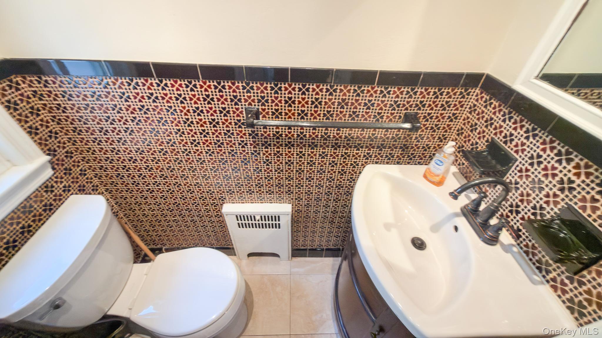 25 Greystone Road, Rockville Centre, NY 11570