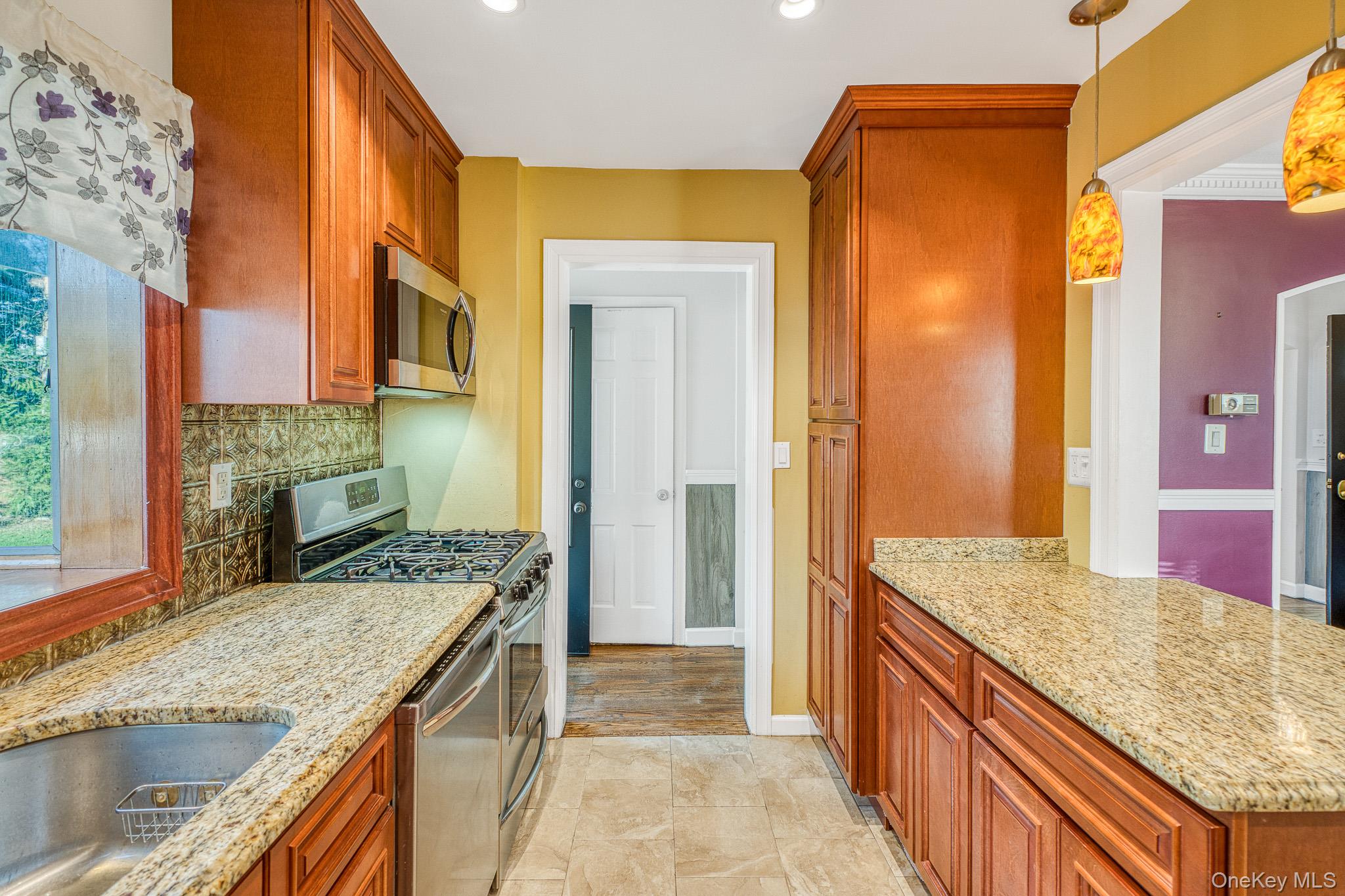 25 Greystone Road, Rockville Centre, NY 11570