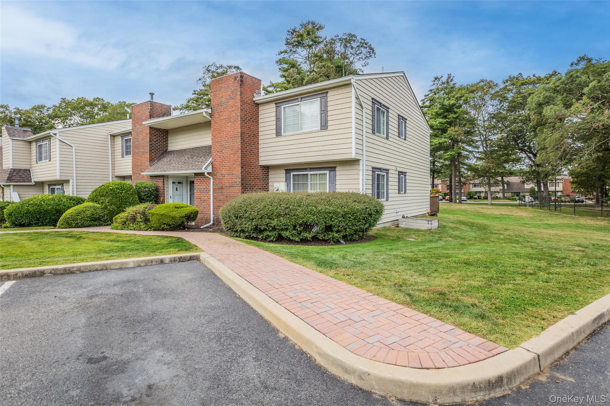 197 Lake Point Circle # 197, Middle Island, NY 11953