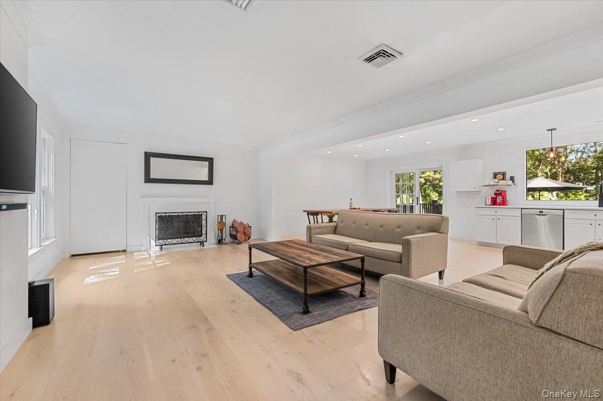 22 West Gate Road, Wainscott, NY 11937