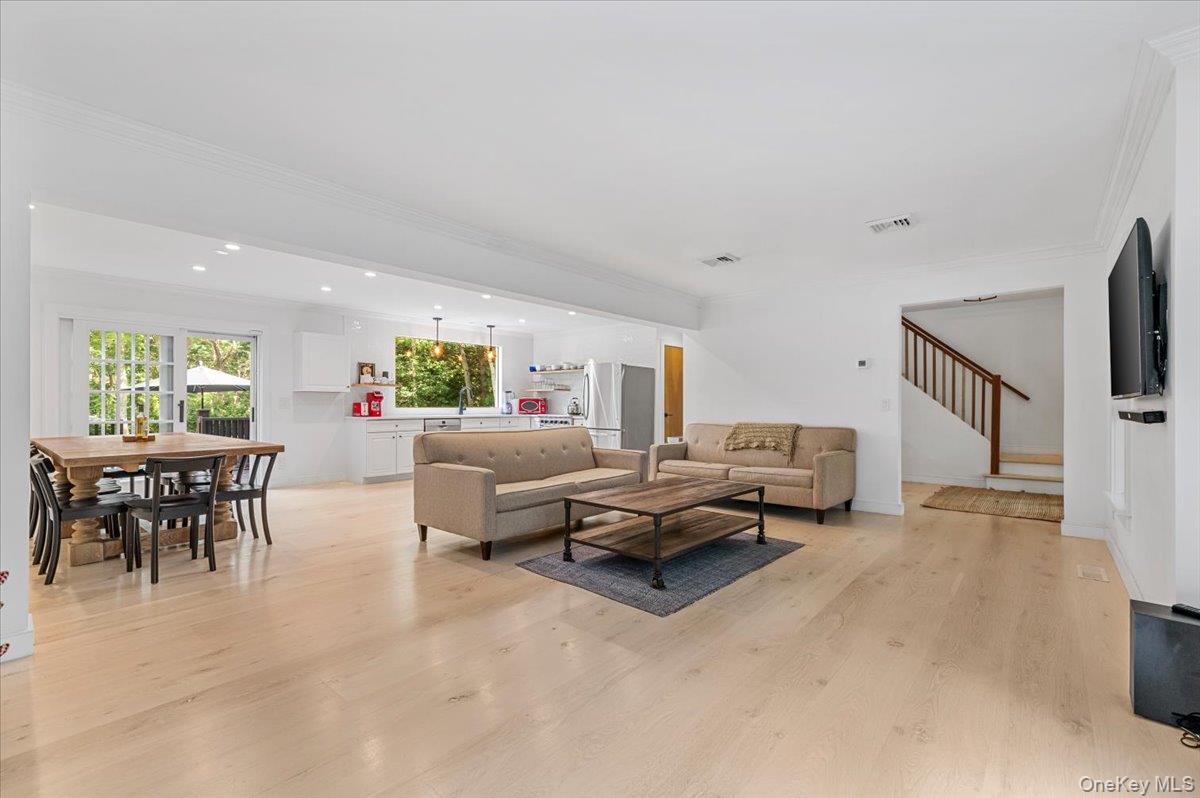 22 West Gate Road, Wainscott, NY 11937