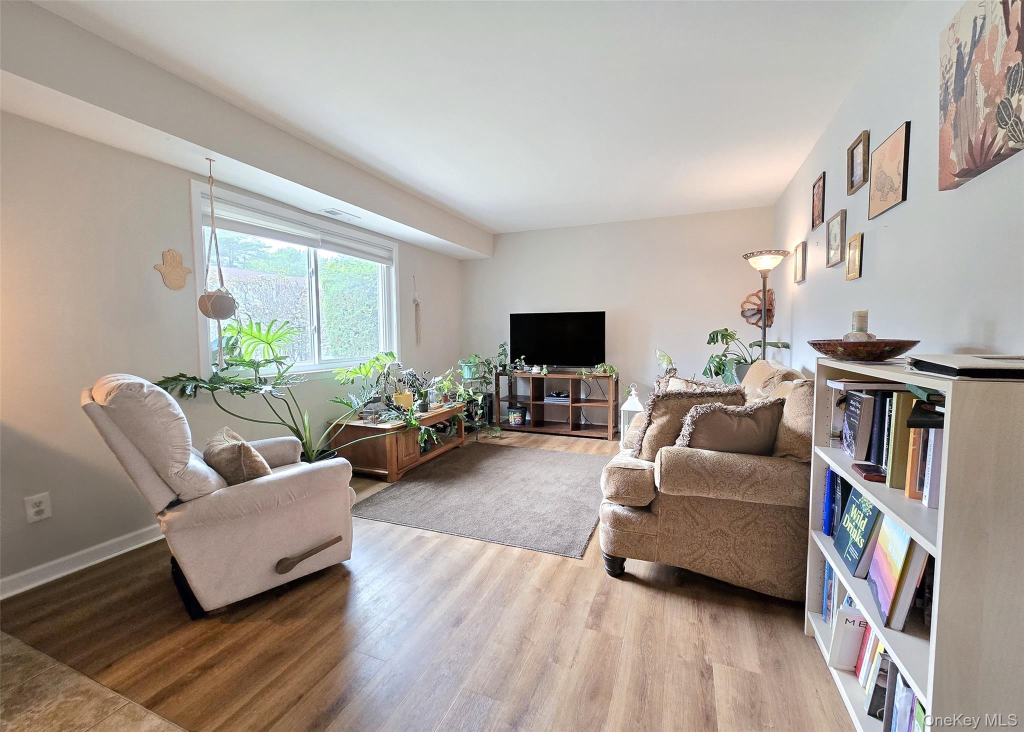 209 Pointe Circle N # 209, Coram, NY 11727