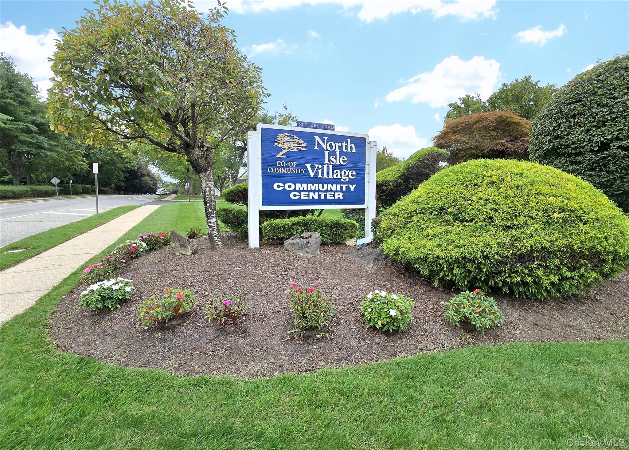 209 Pointe Circle N # 209, Coram, NY 11727