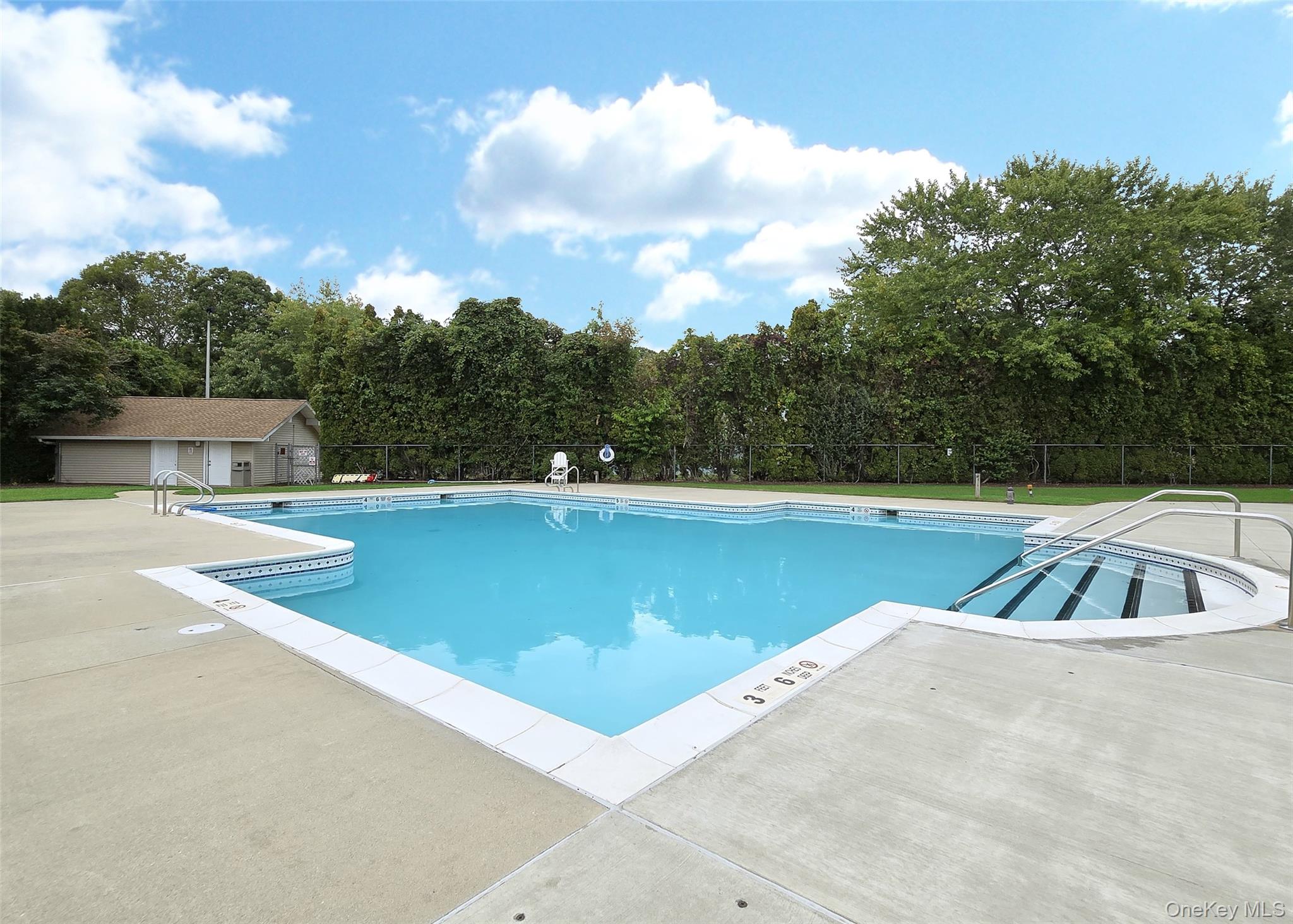 209 Pointe Circle N # 209, Coram, NY 11727