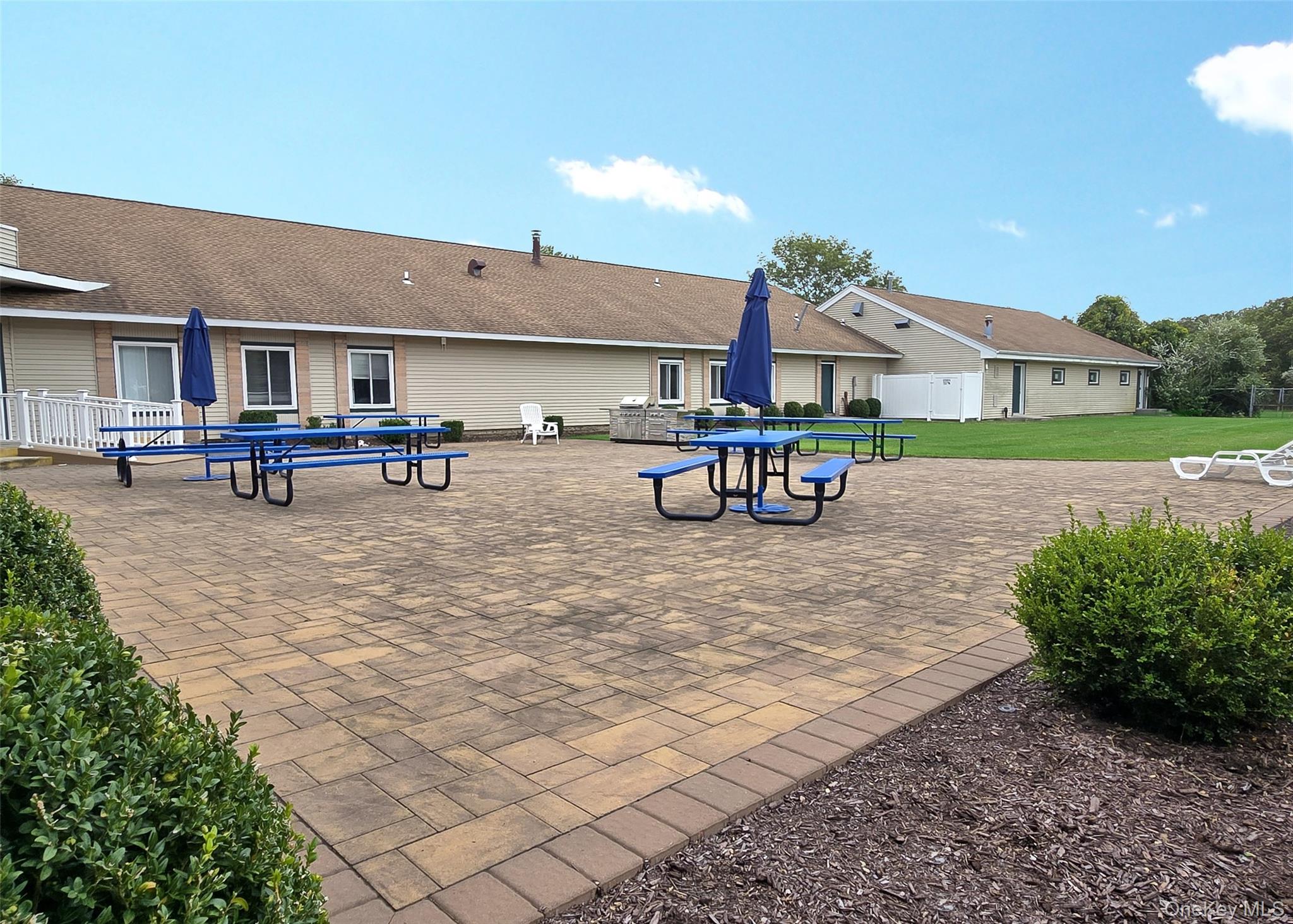 209 Pointe Circle N # 209, Coram, NY 11727