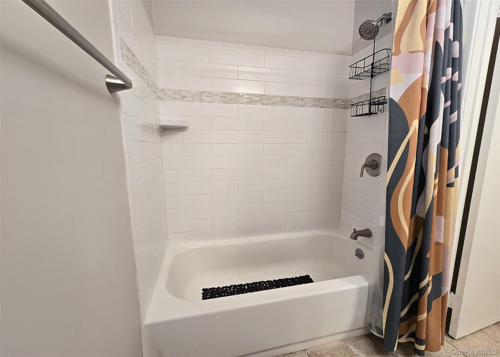 209 Pointe Circle N # 209, Coram, NY 11727