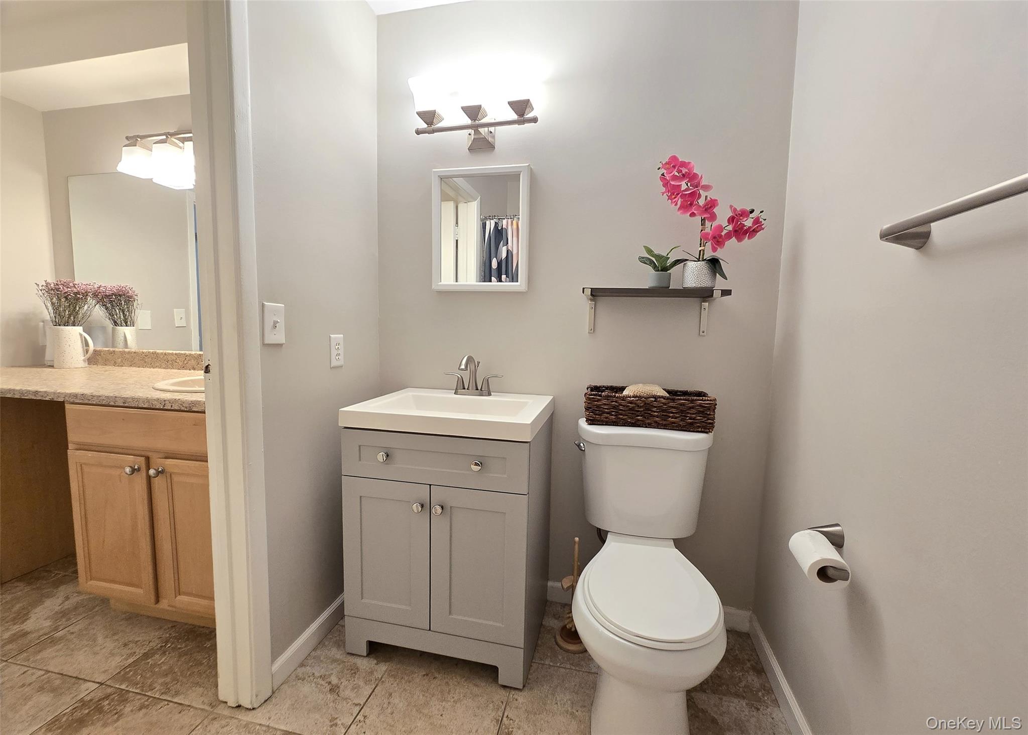 209 Pointe Circle N # 209, Coram, NY 11727