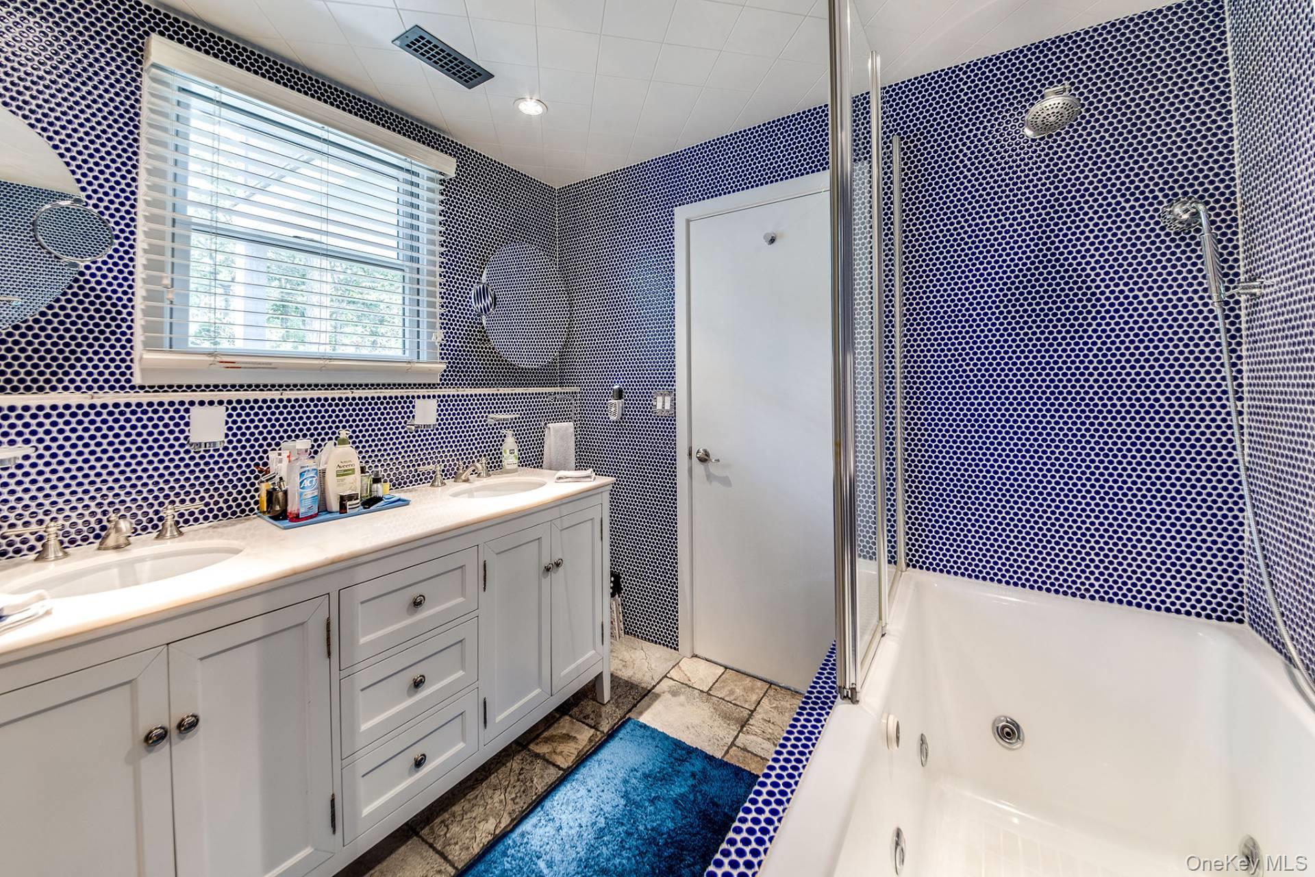 29 Runnymeade Drive, East Hampton, NY 11937