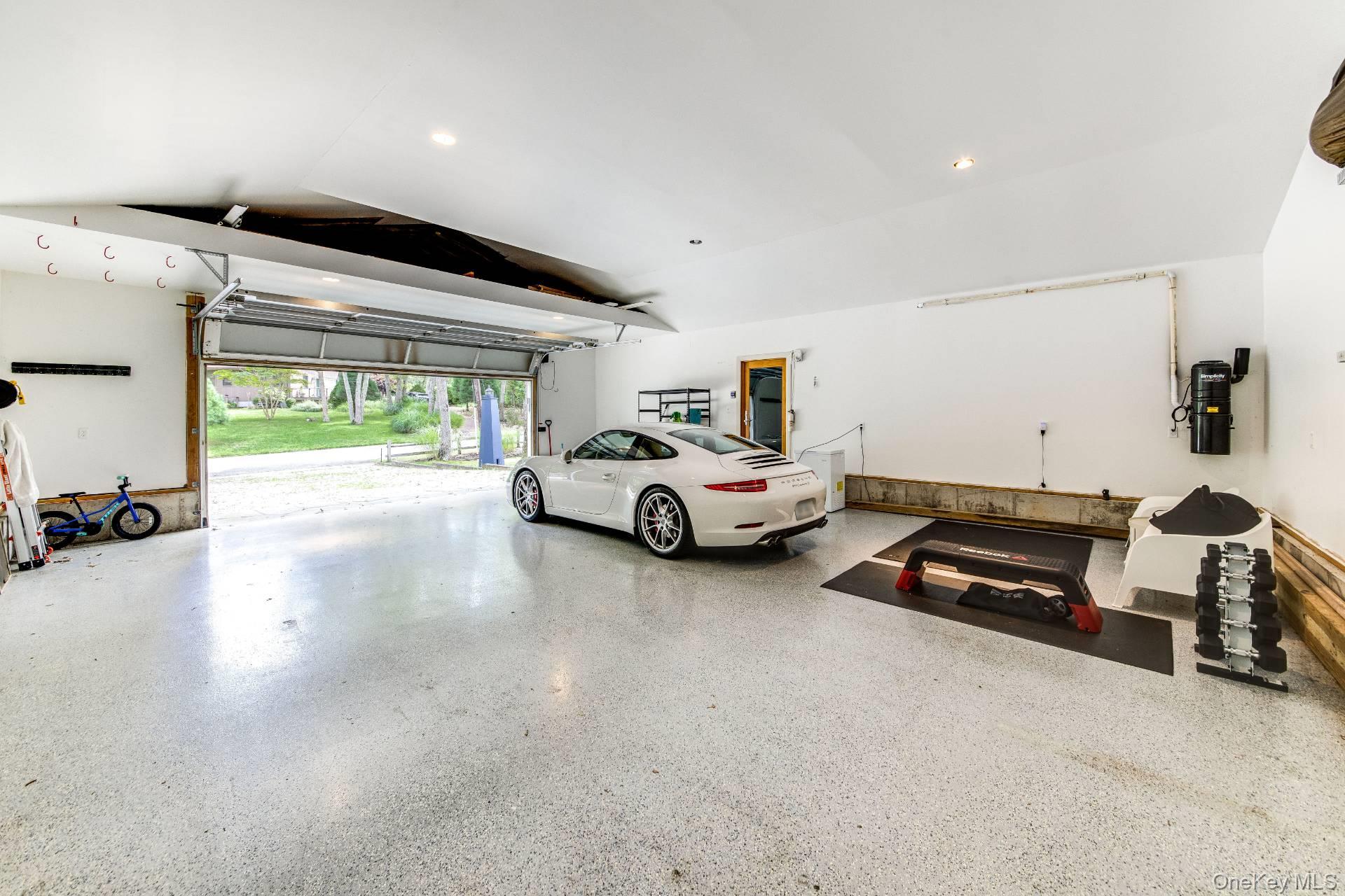 29 Runnymeade Drive, East Hampton, NY 11937