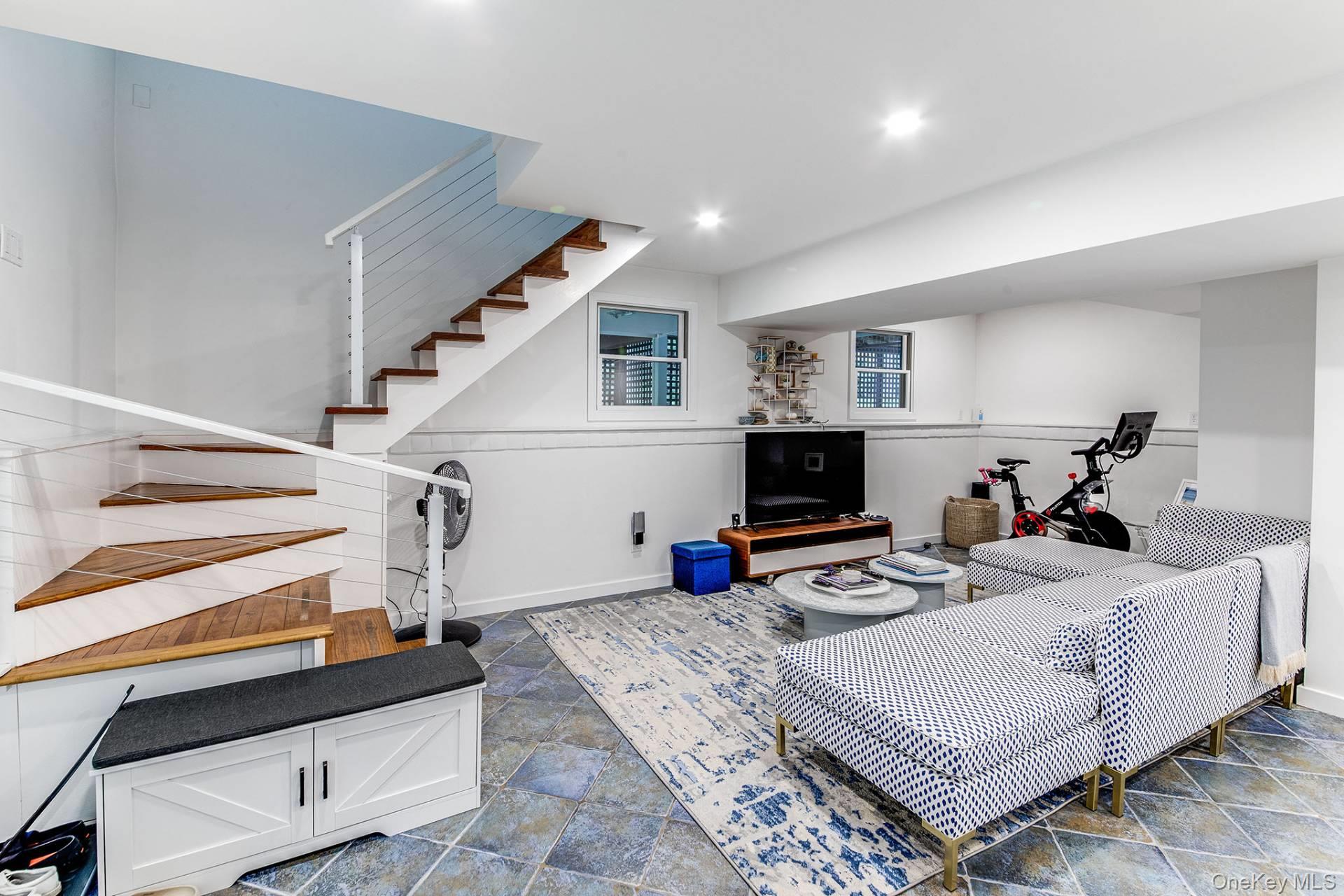 29 Runnymeade Drive, East Hampton, NY 11937