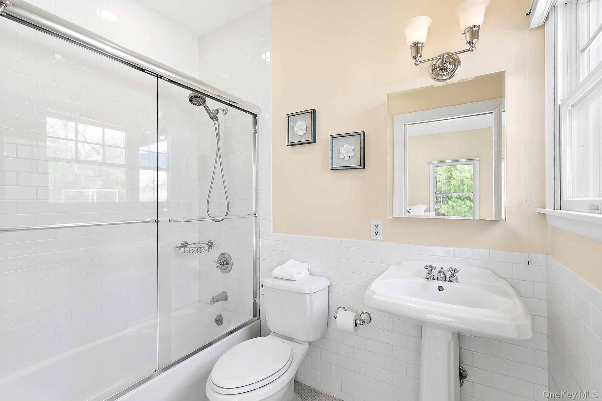 492 East Hampton Sag Harbor Turnpike, East Hampton, NY 11975