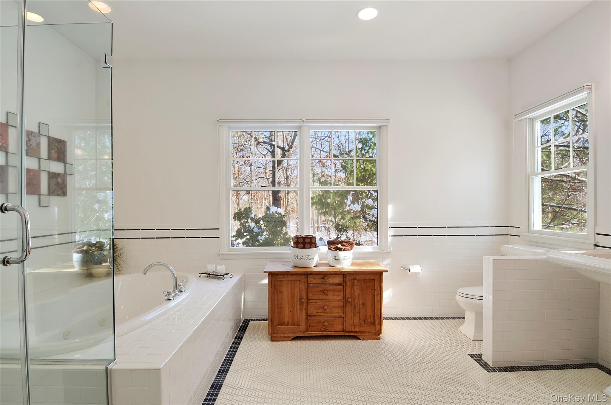 492 East Hampton Sag Harbor Turnpike, East Hampton, NY 11975