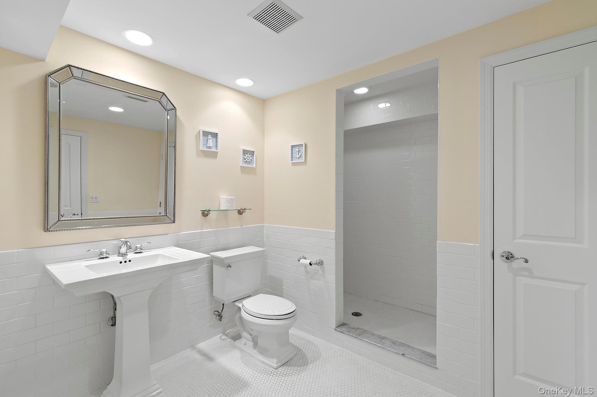 492 East Hampton Sag Harbor Turnpike, East Hampton, NY 11975