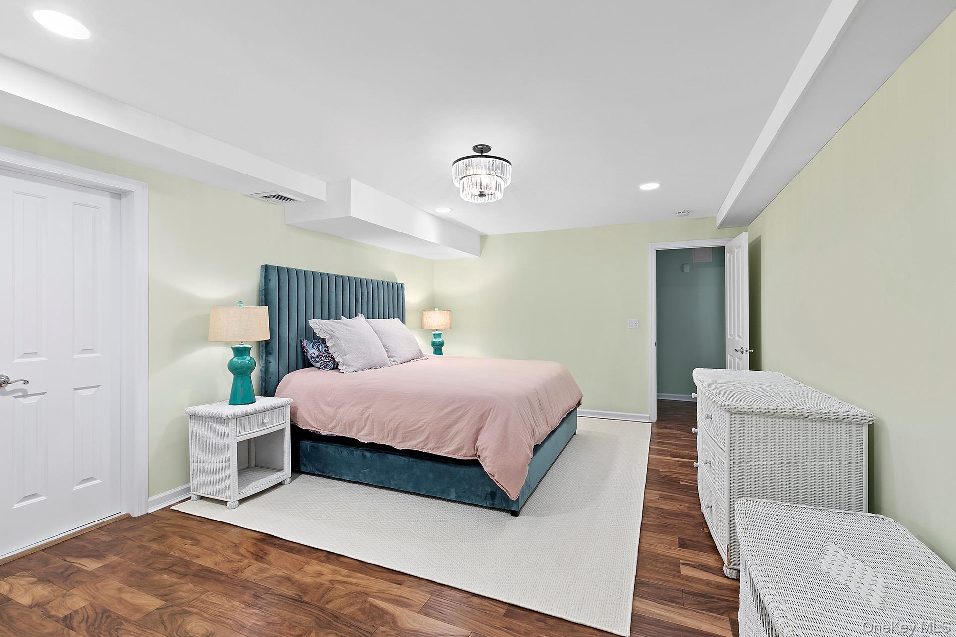 492 East Hampton Sag Harbor Turnpike, East Hampton, NY 11975