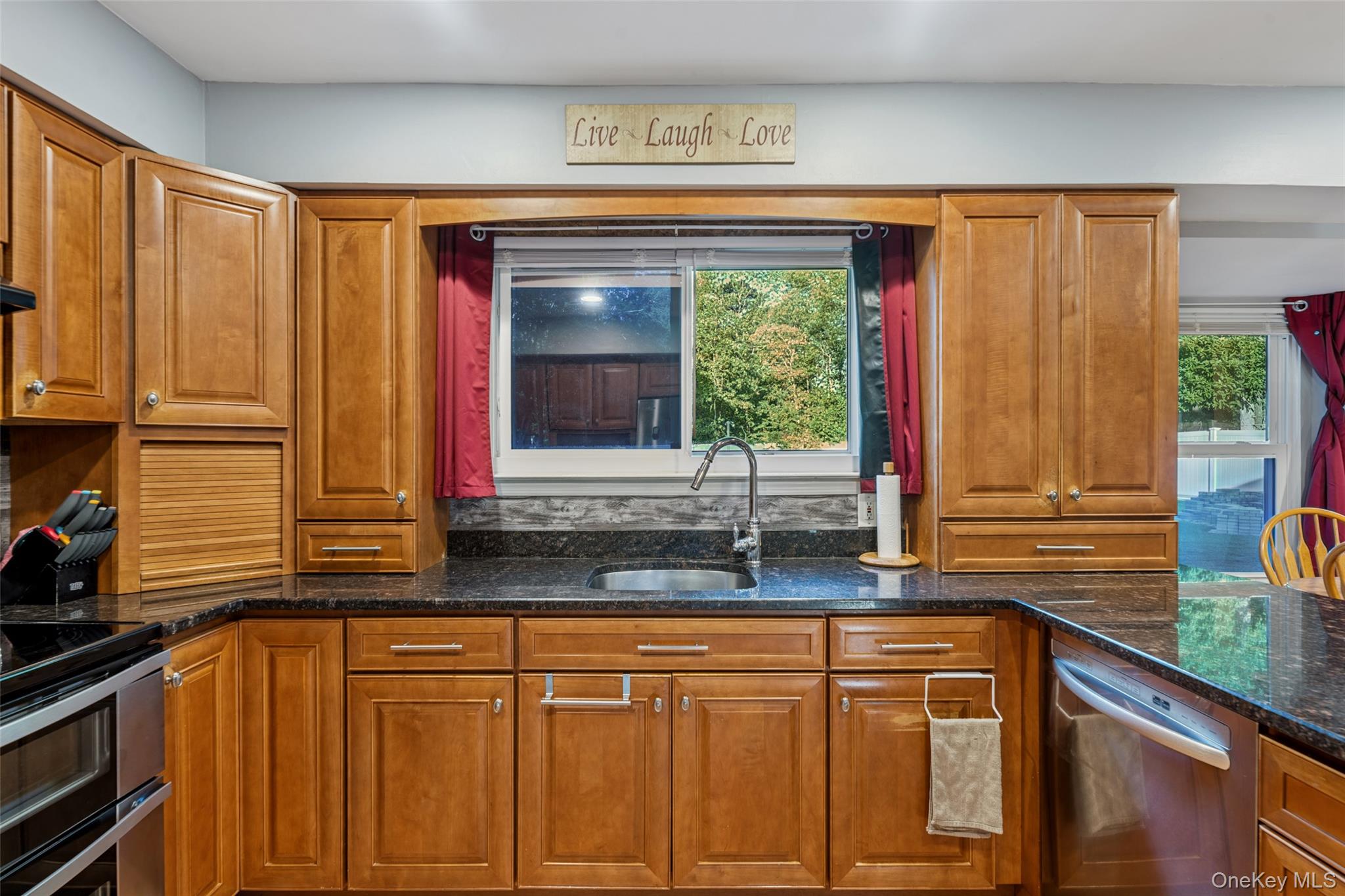 27 Parkridge Circle, Port Jefferson Station, NY 11776