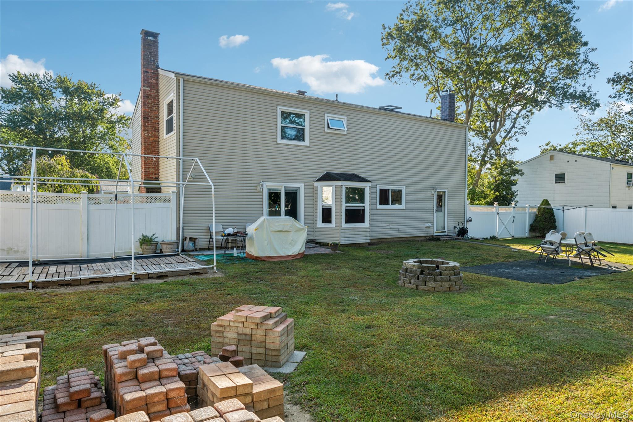 27 Parkridge Circle, Port Jefferson Station, NY 11776