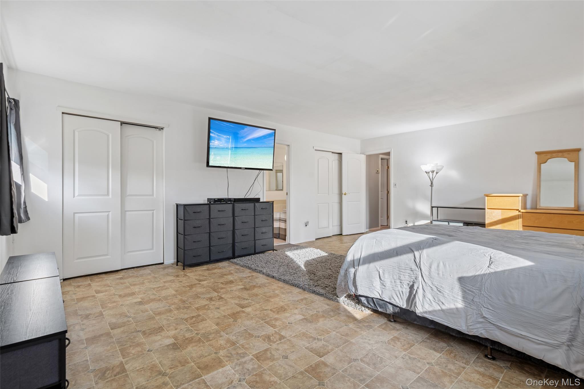 27 Parkridge Circle, Port Jefferson Station, NY 11776