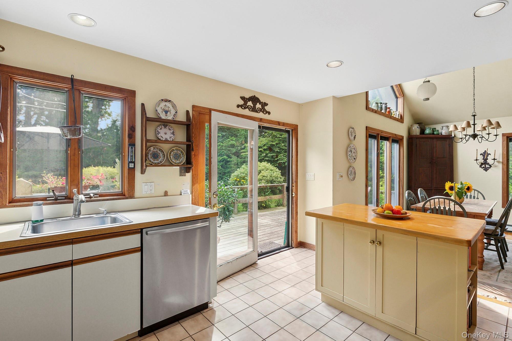 4528 Noyac Road, Sag Harbor, NY 11963