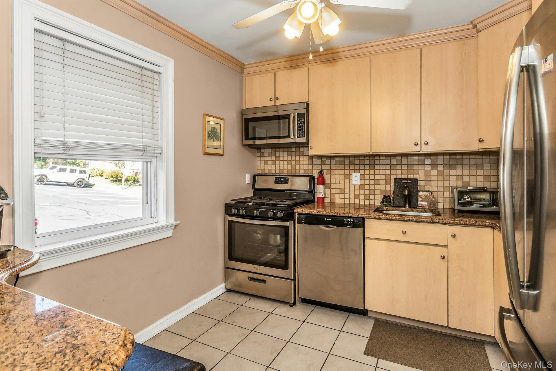 11 Harbour Lane # 1A, Oyster Bay, NY 11771