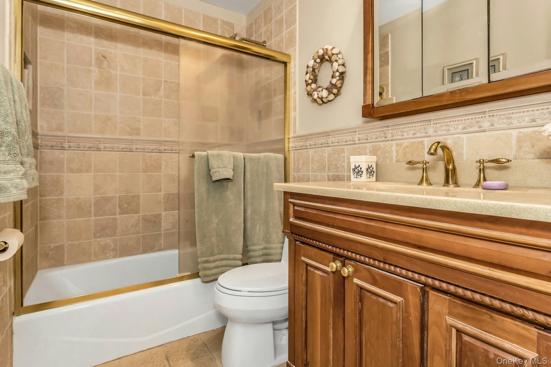 11 Harbour Lane # 1A, Oyster Bay, NY 11771