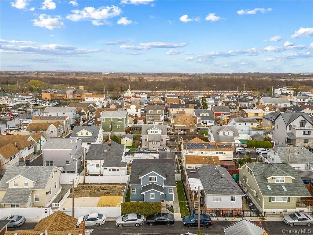 116 Frank Ct Court, Brooklyn, NY 11229