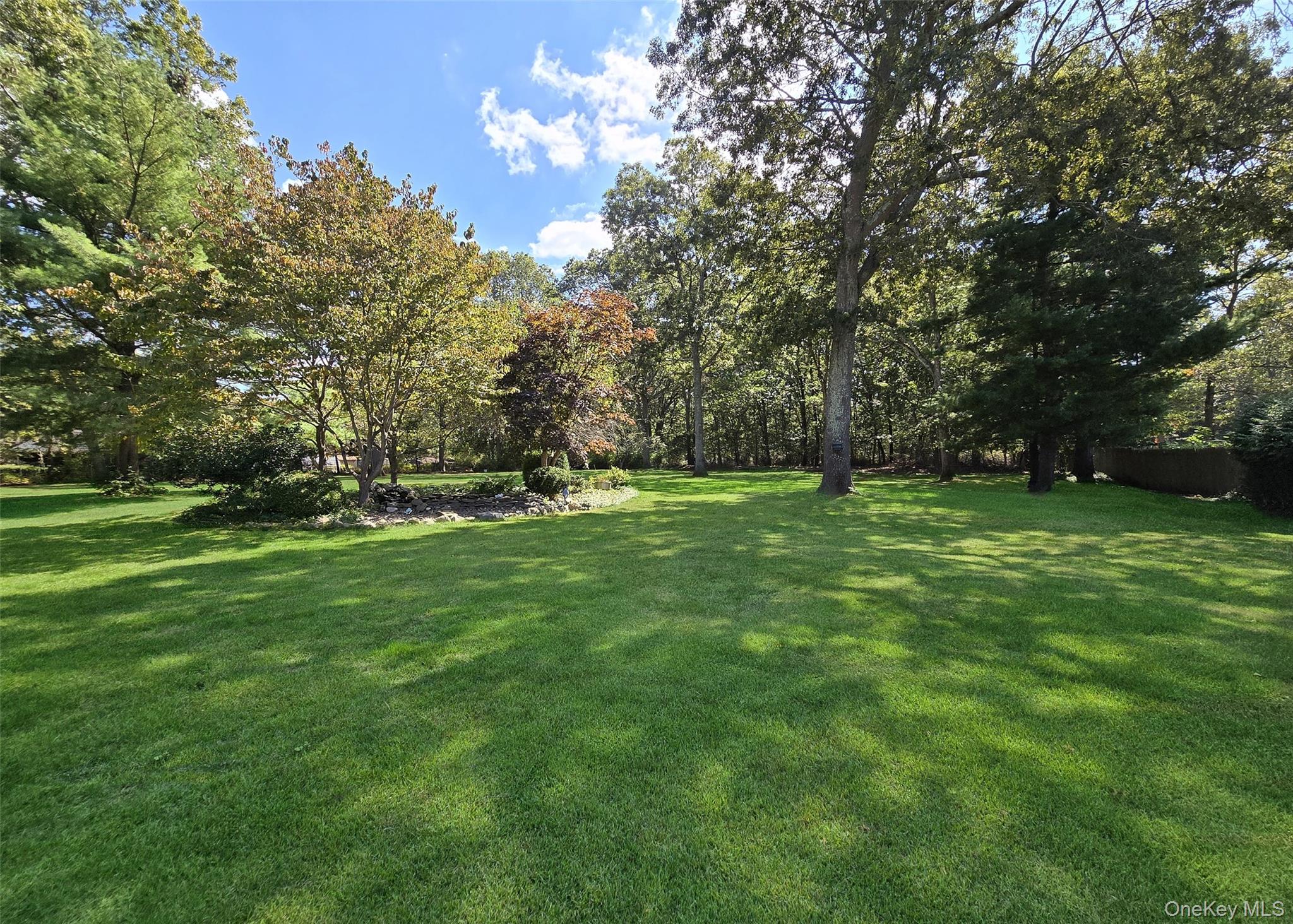 30 Elizabeth Way, Ridge, NY 11961