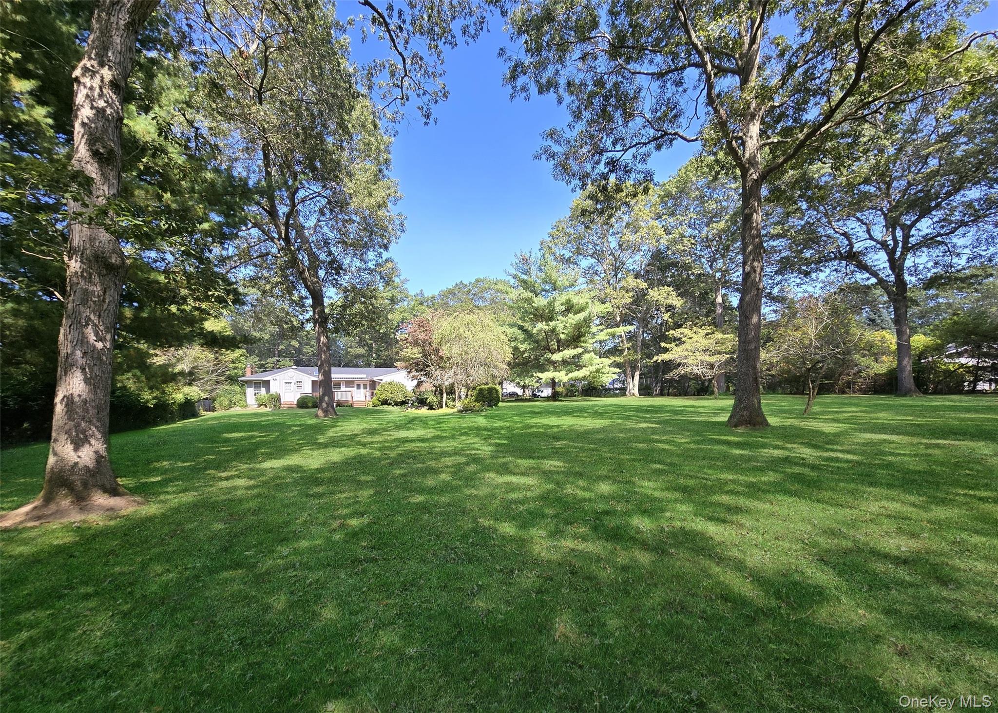 30 Elizabeth Way, Ridge, NY 11961