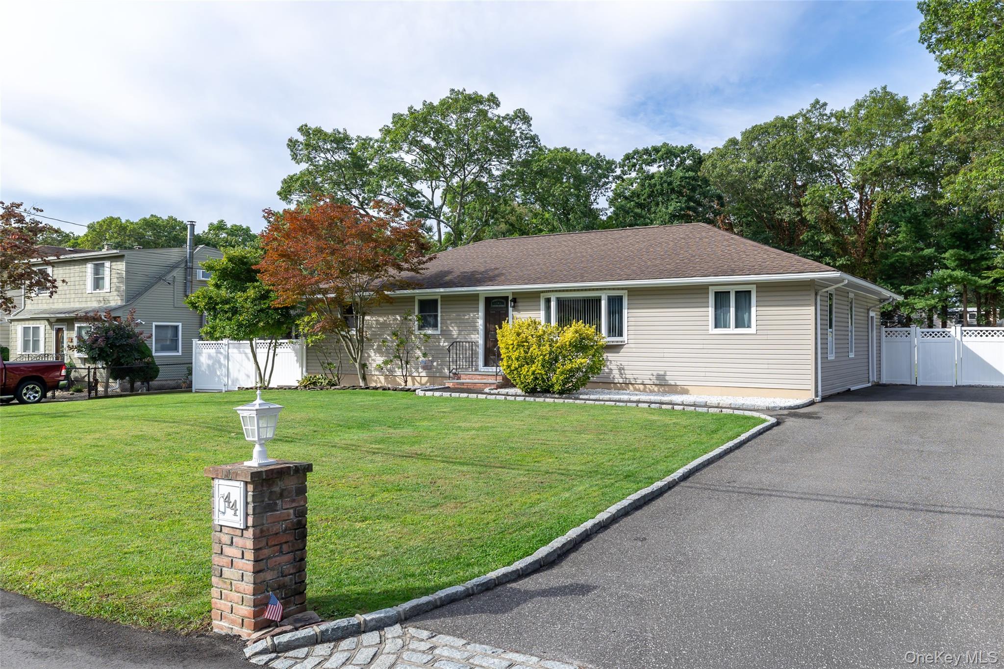 44 Juniper Avenue, Ronkonkoma, NY 11779