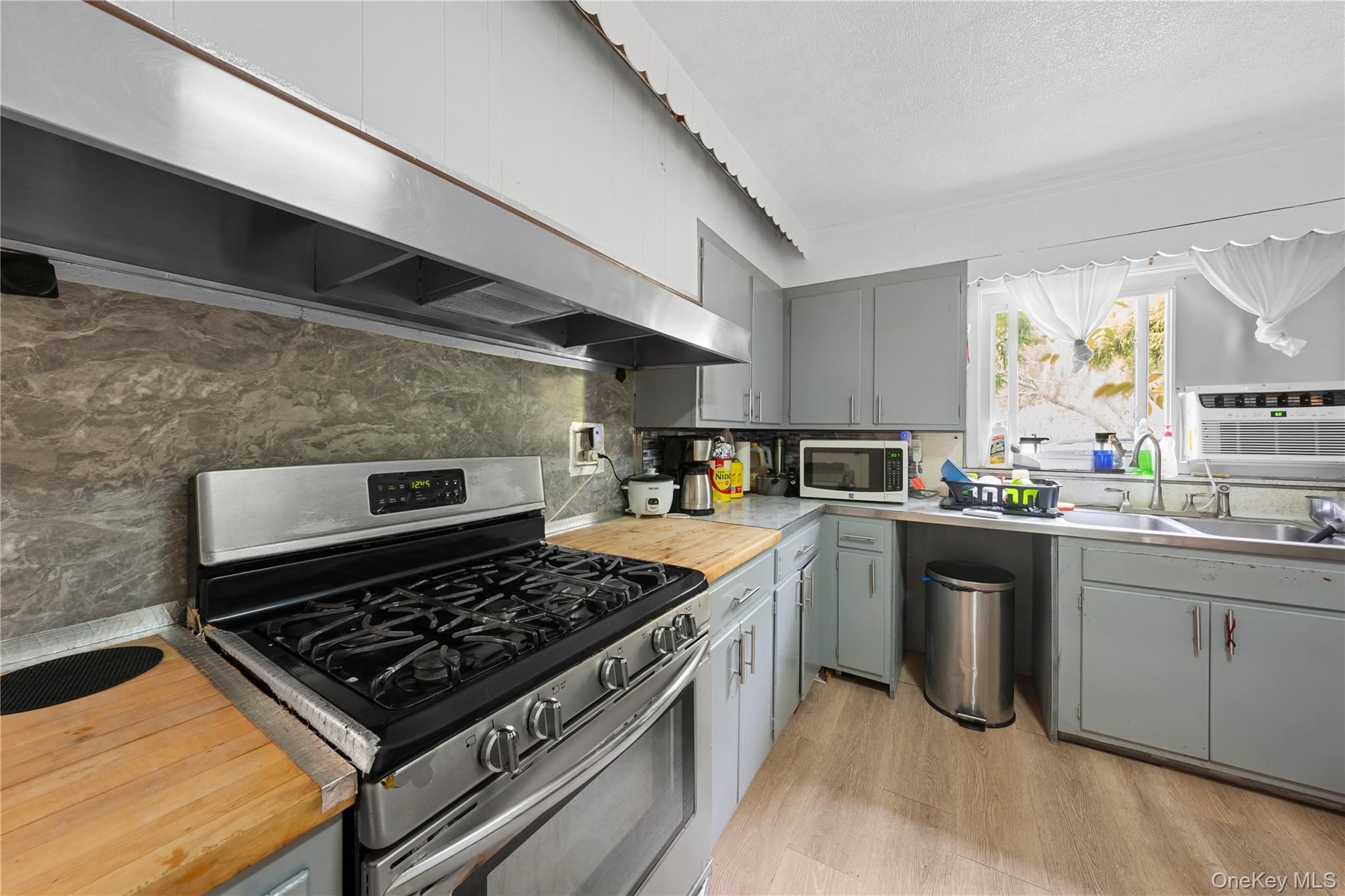 16 Edwards Avenue, Calverton, NY 11933