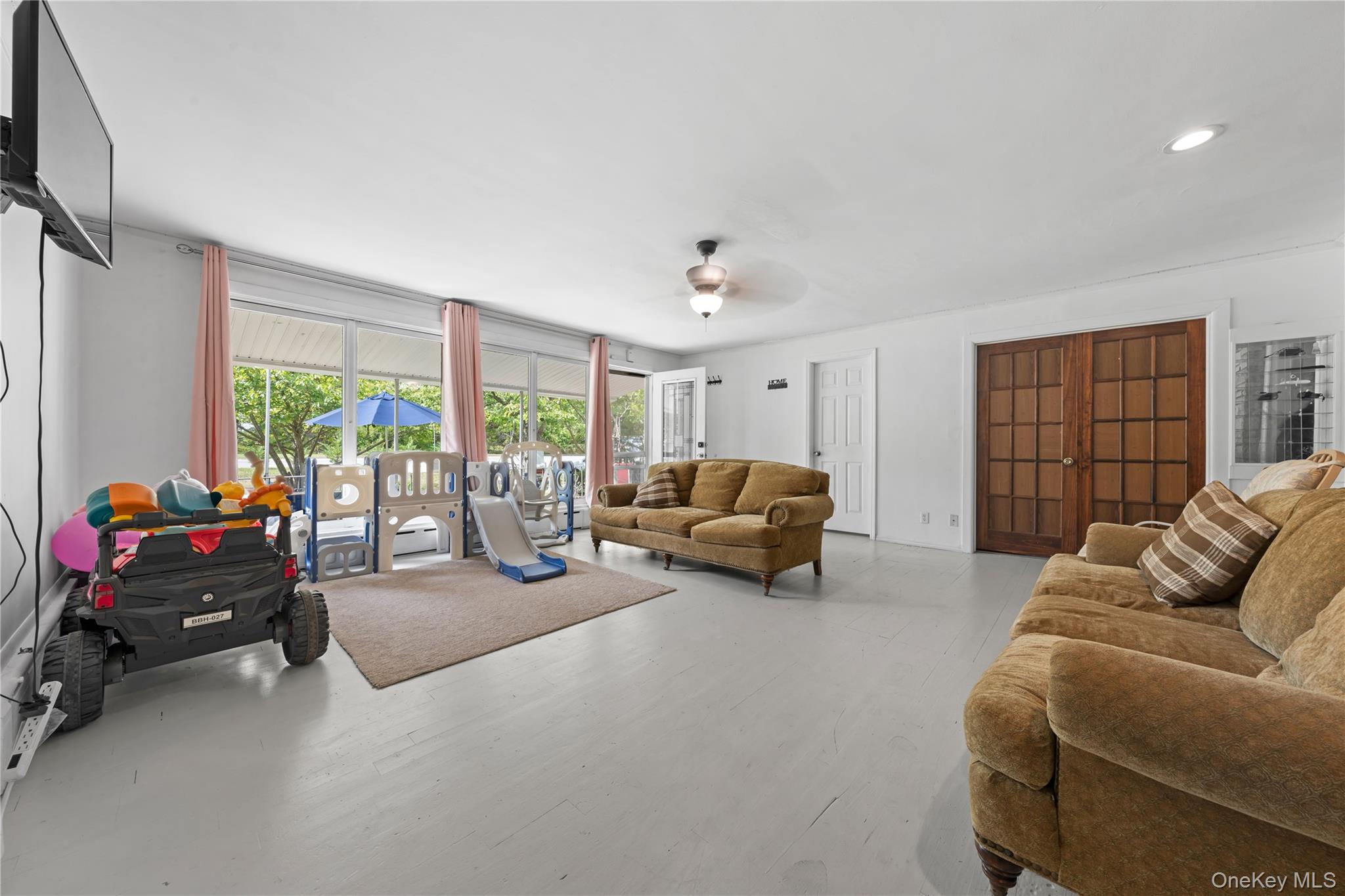 16 Edwards Avenue, Calverton, NY 11933