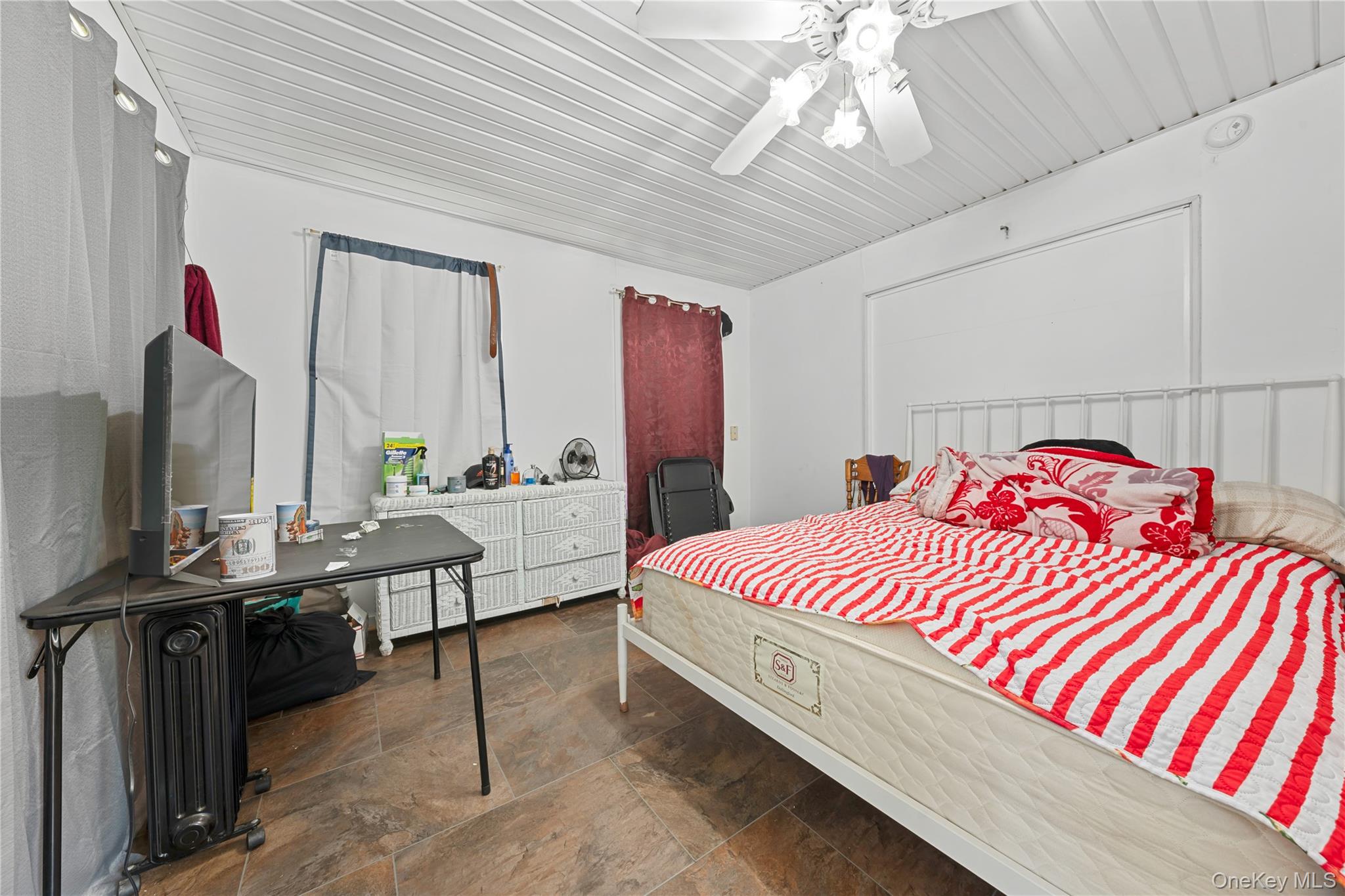 16 Edwards Avenue, Calverton, NY 11933