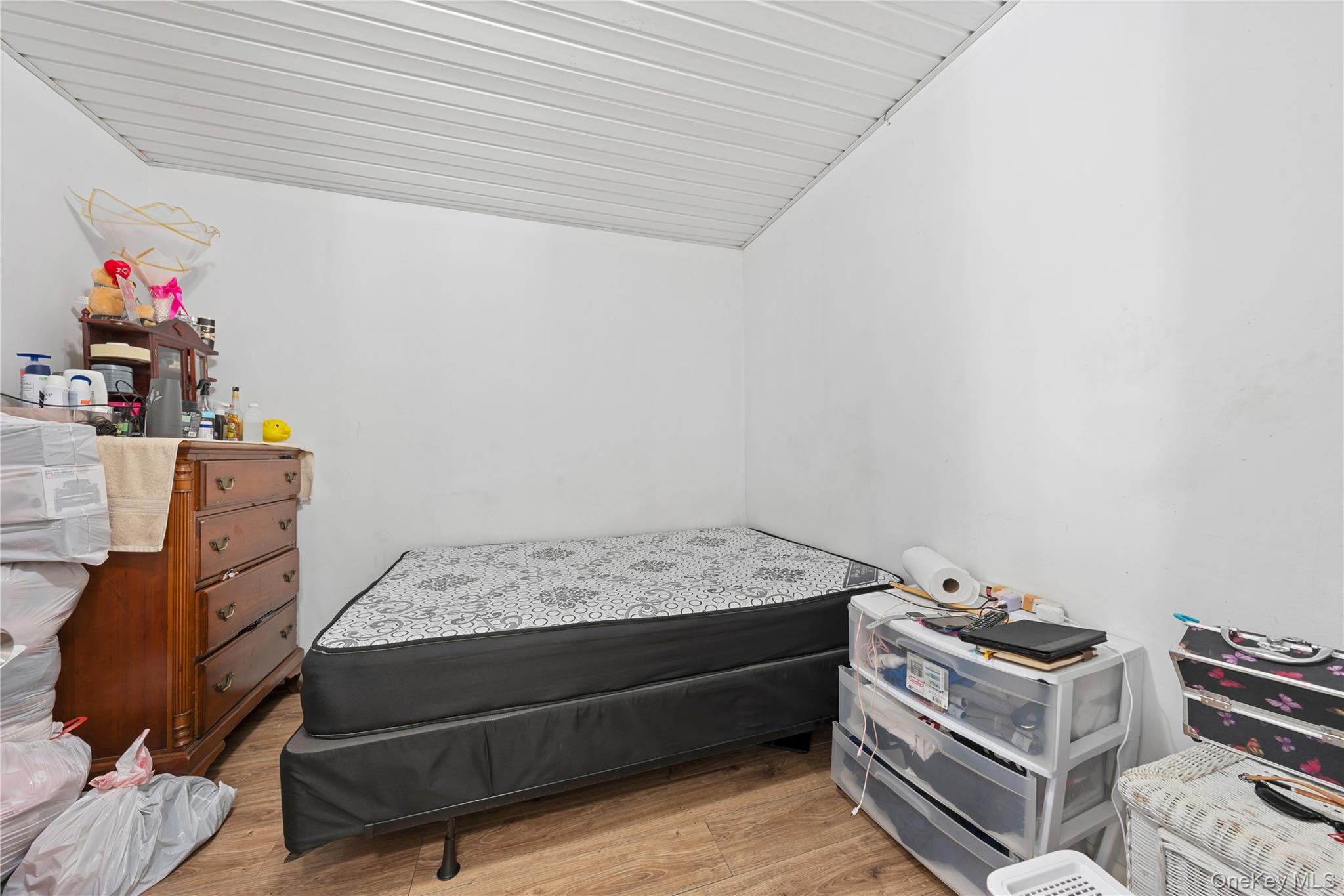 16 Edwards Avenue, Calverton, NY 11933