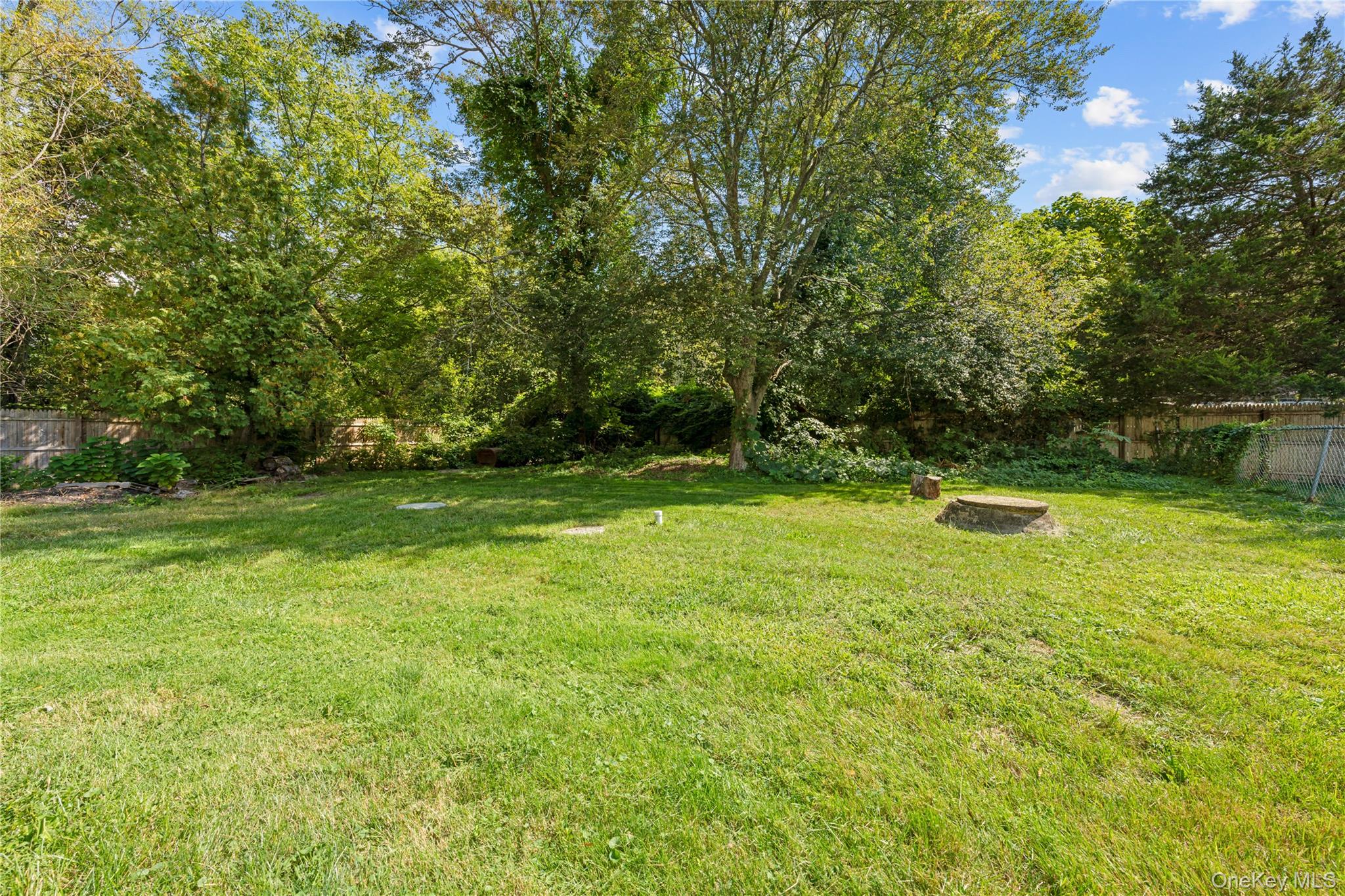 16 Edwards Avenue, Calverton, NY 11933