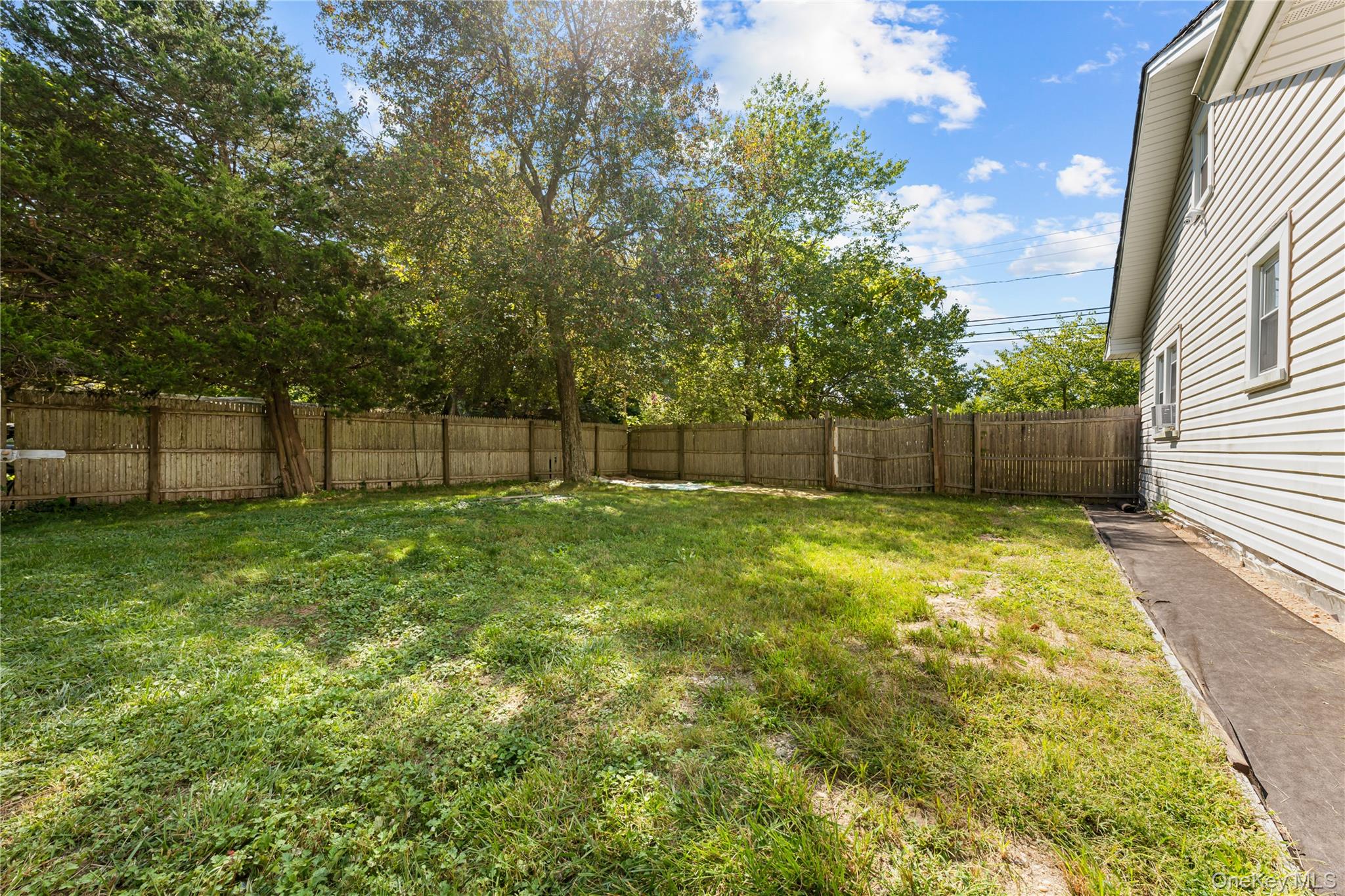 16 Edwards Avenue, Calverton, NY 11933