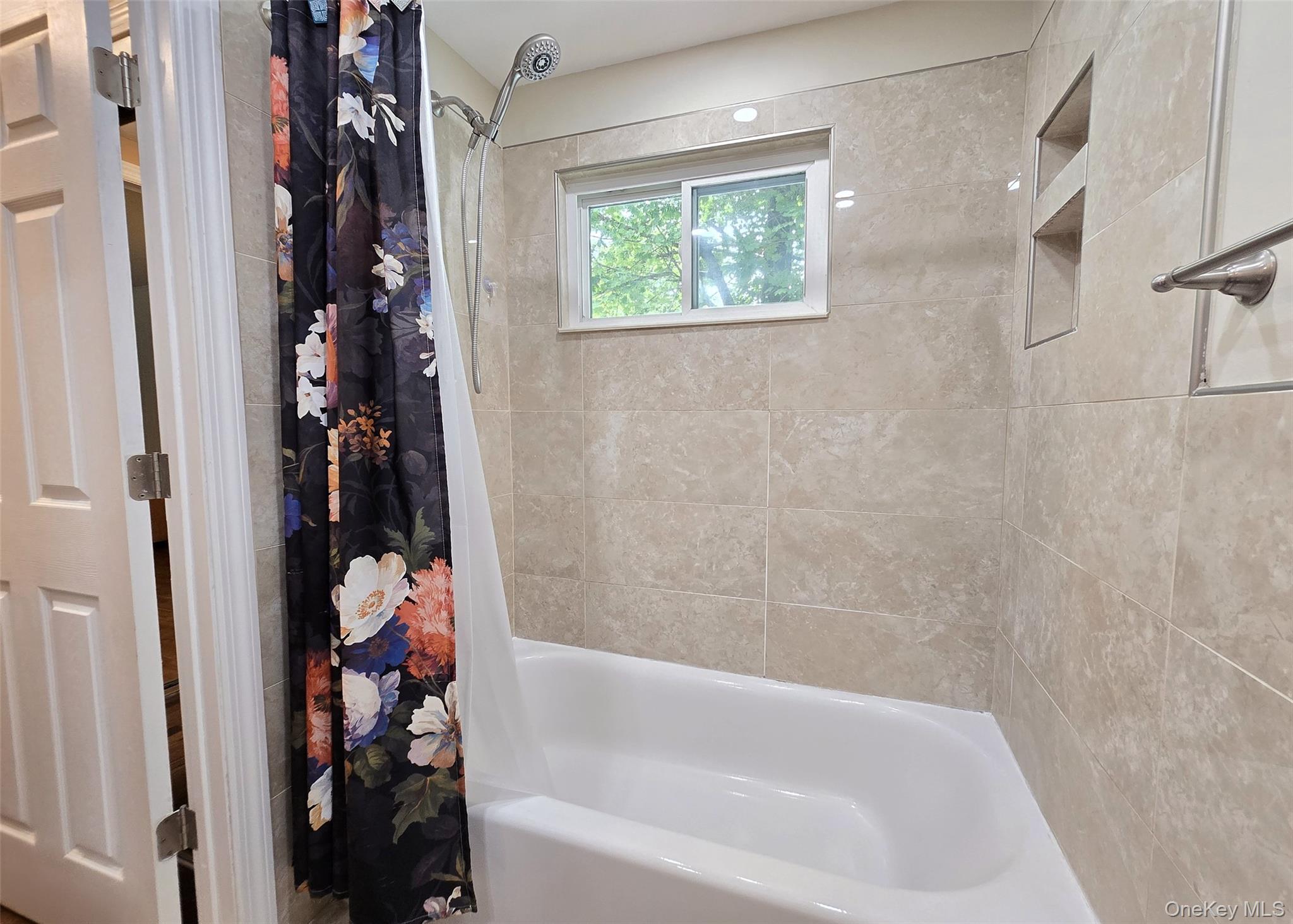 33 Thorne Street, Lake Ronkonkoma, NY 11779