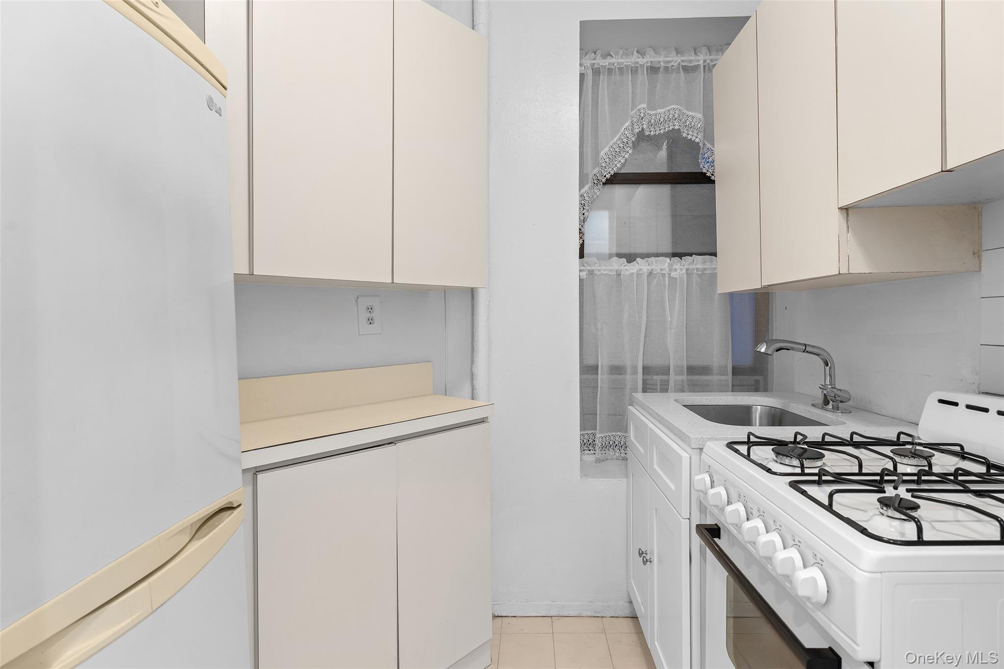 246 E 51st Street # 7, New York (Manhattan), NY 10022