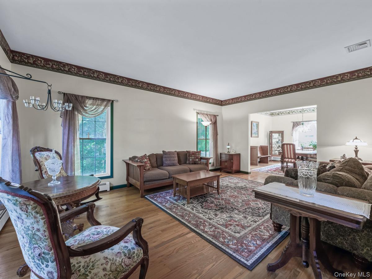 171 Glen Avenue, Sea Cliff, NY 11579