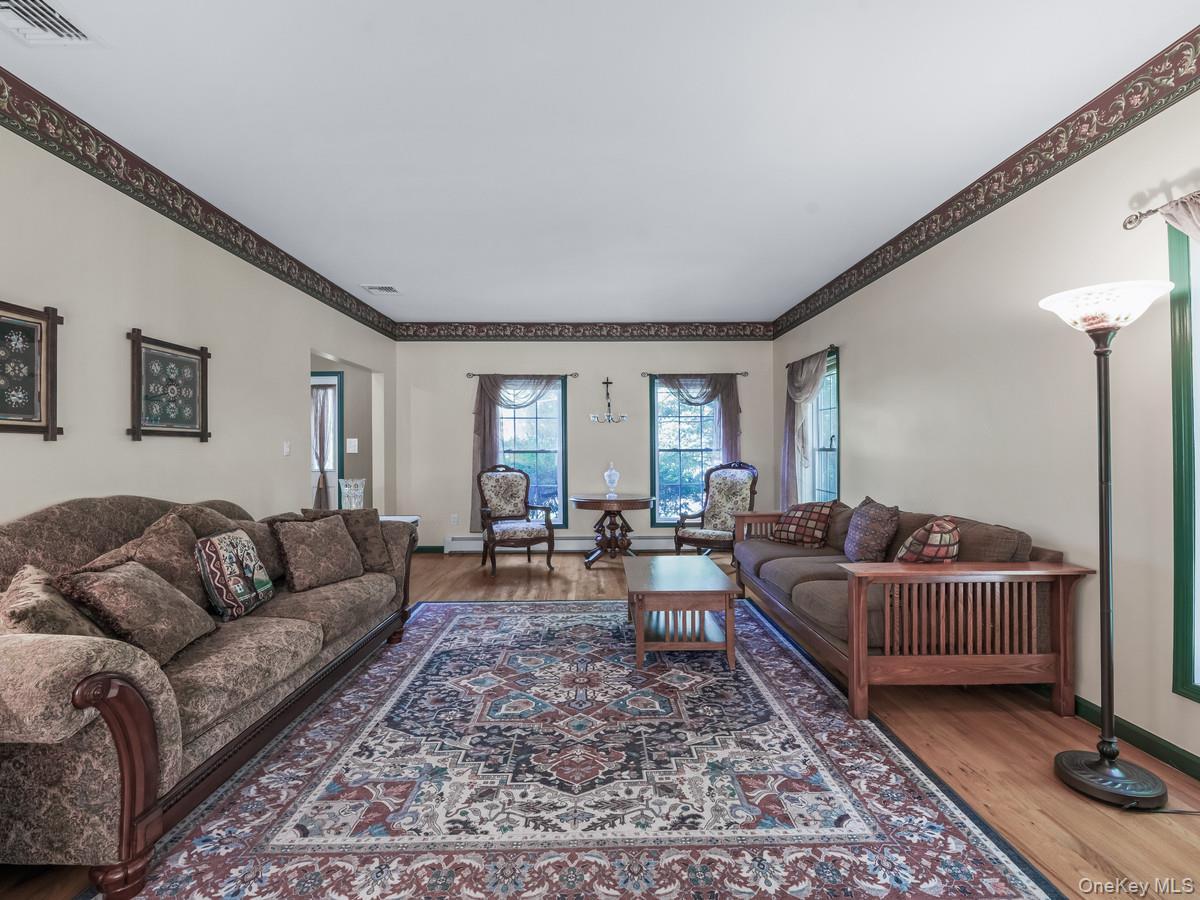 171 Glen Avenue, Sea Cliff, NY 11579