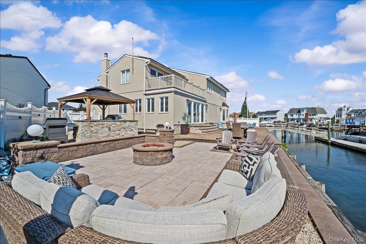 4072 Darby Lane, Seaford, NY 11783