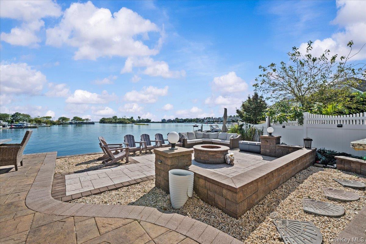 4072 Darby Lane, Seaford, NY 11783