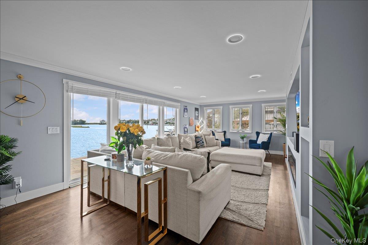 4072 Darby Lane, Seaford, NY 11783