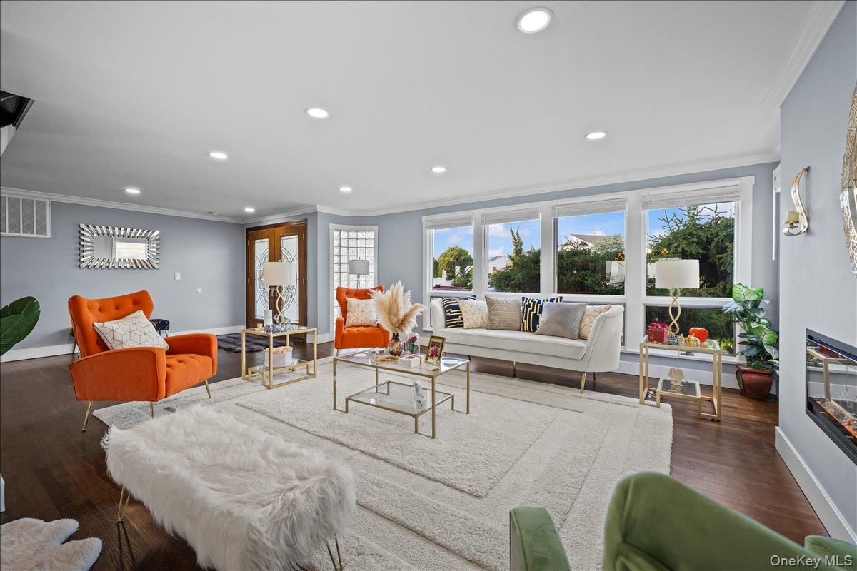 4072 Darby Lane, Seaford, NY 11783