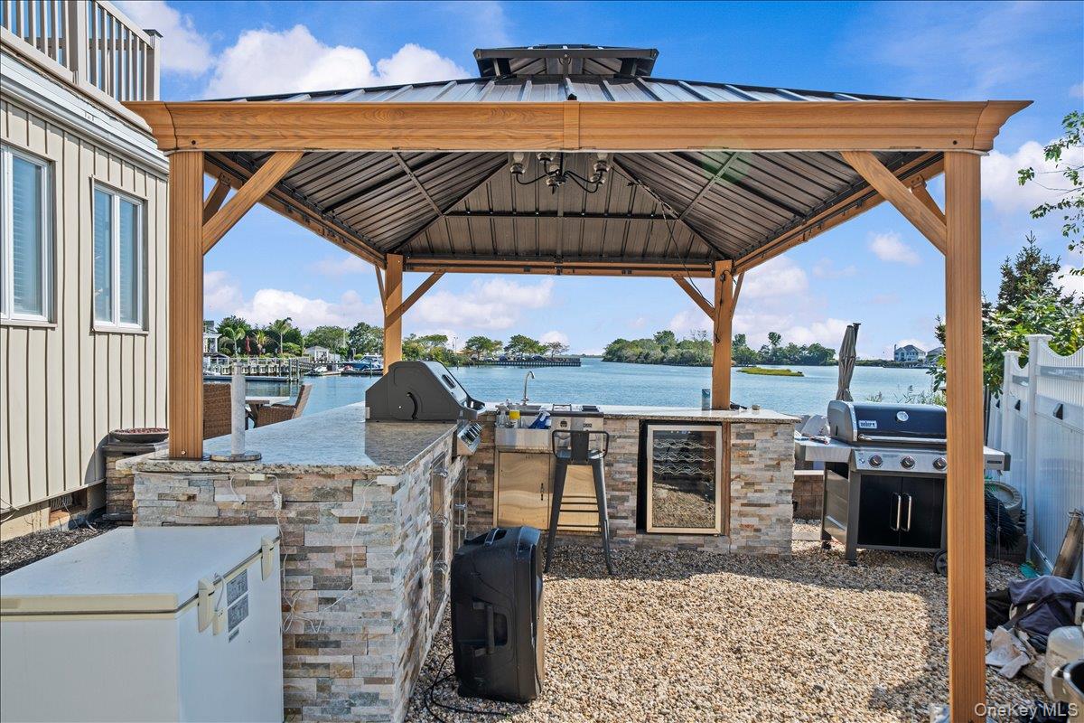 4072 Darby Lane, Seaford, NY 11783