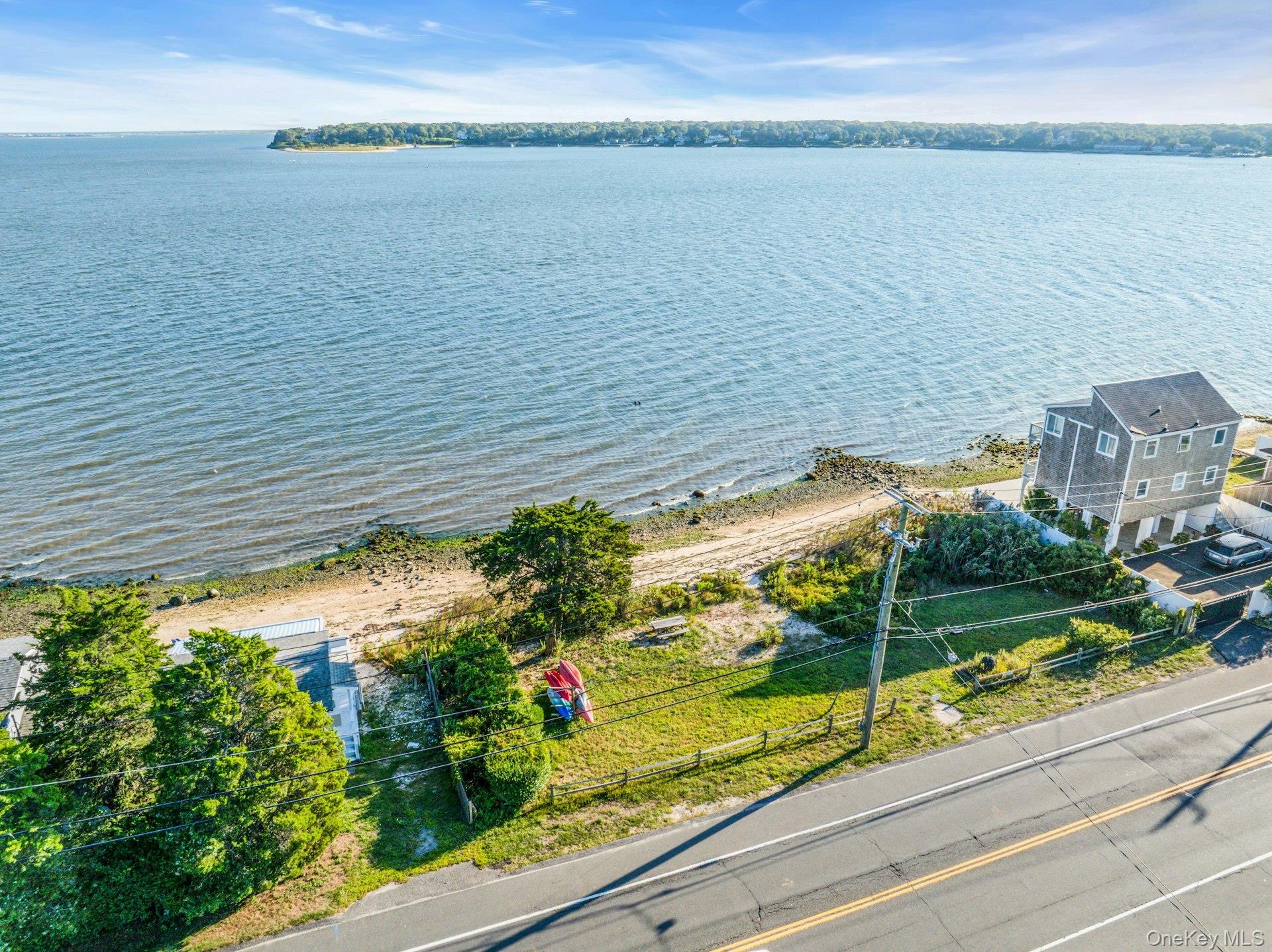 291 E Montauk Highway, Hampton Bays, NY 11946