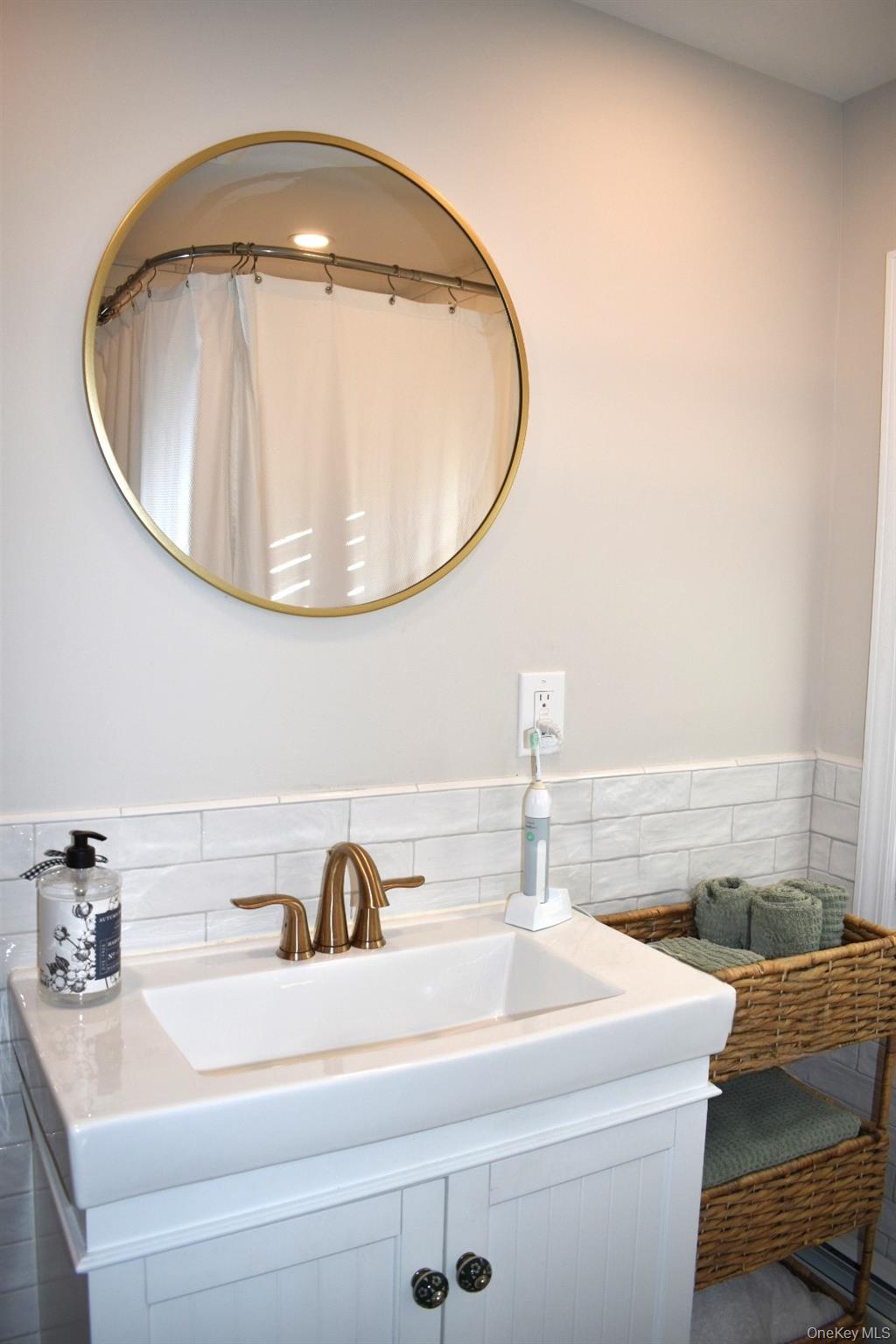 176 Richmond Avenue, Amityville, NY 11701