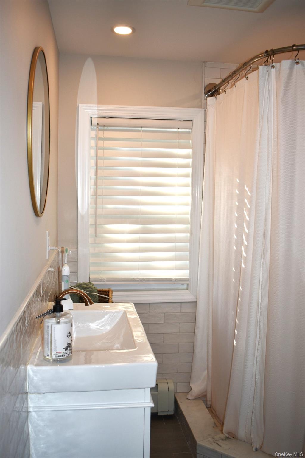 176 Richmond Avenue, Amityville, NY 11701