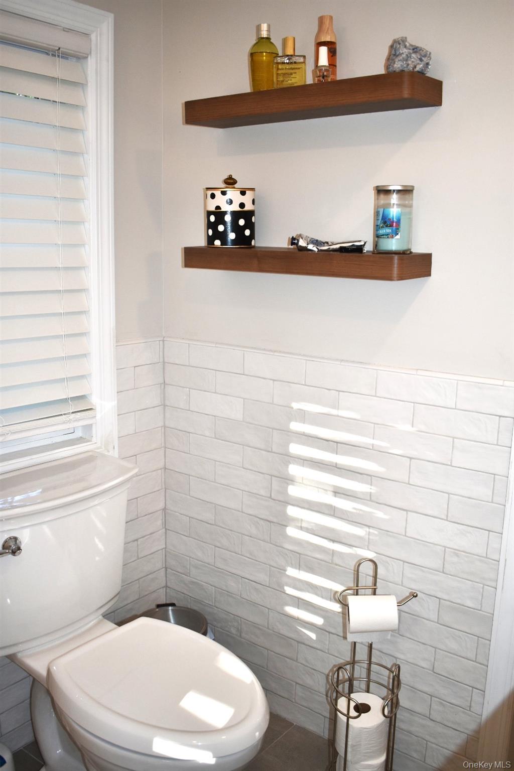 176 Richmond Avenue, Amityville, NY 11701