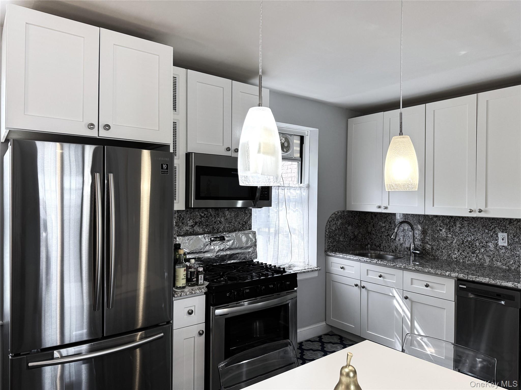 141-12 78th Ave # 1G, Kew Garden Hills, NY 11367