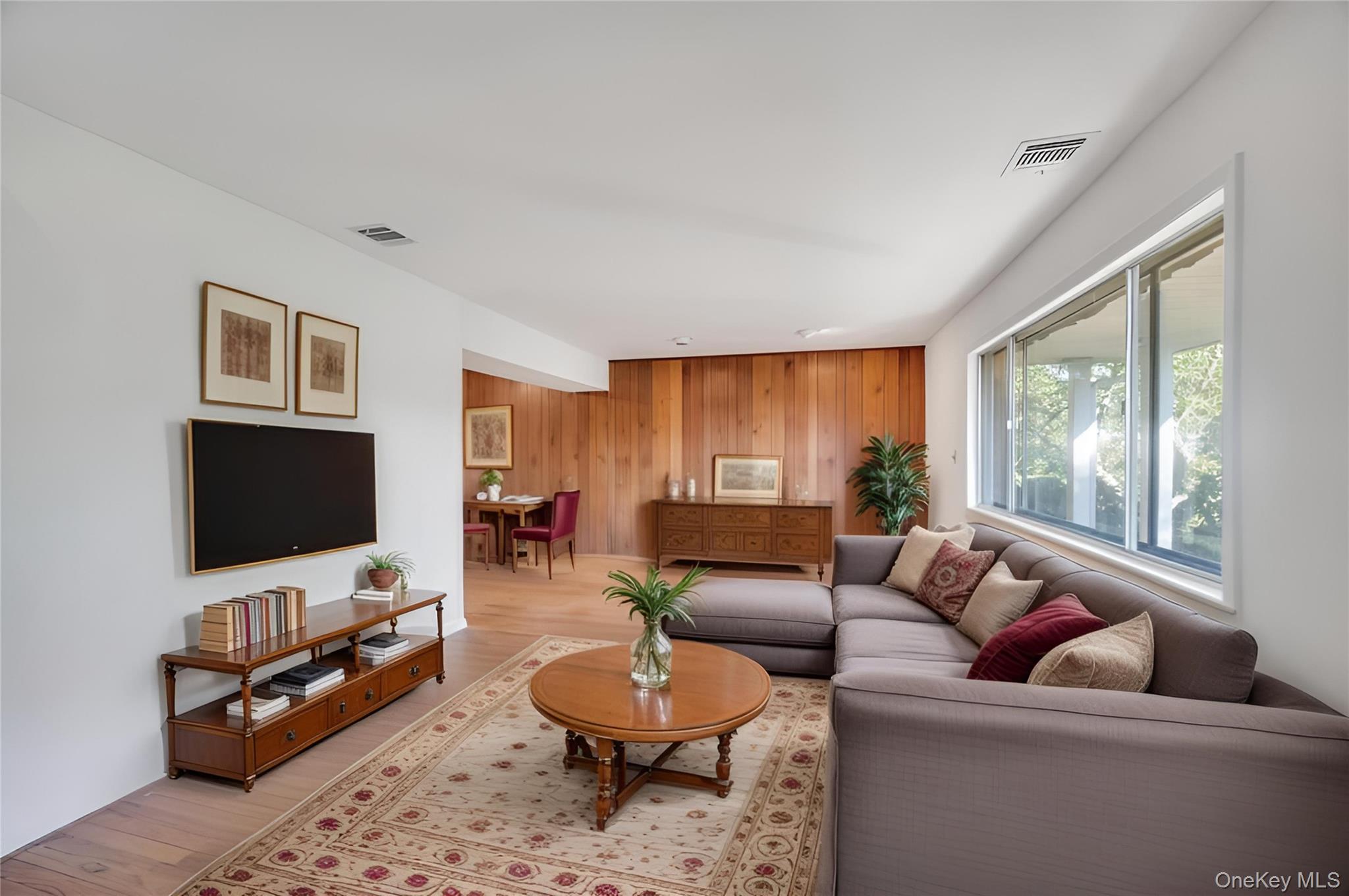 17 Wayne Place, Commack, NY 11725